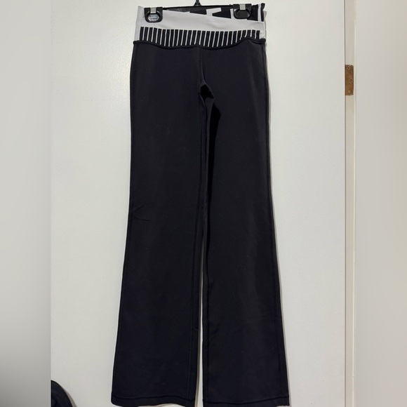 Lululemon Astro Pants Black & White Mint Condition Size 2 - Picture 4 of 6